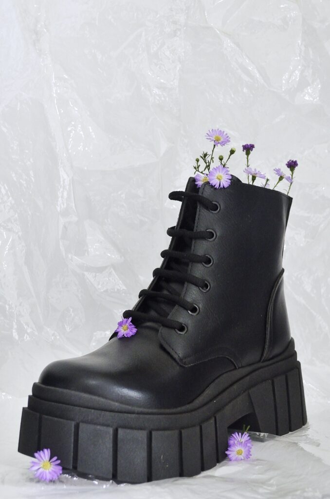 fotoproducto_estudio_blanco_marca_borcego_negro_flores