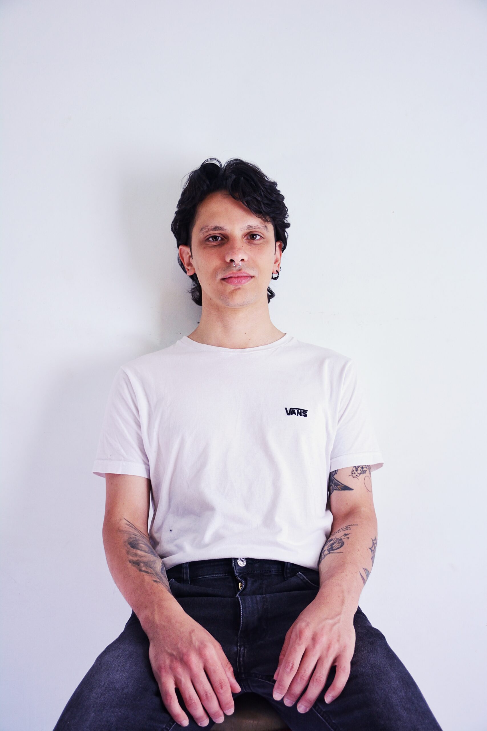 foto.guy.chico.fondo_blanco_