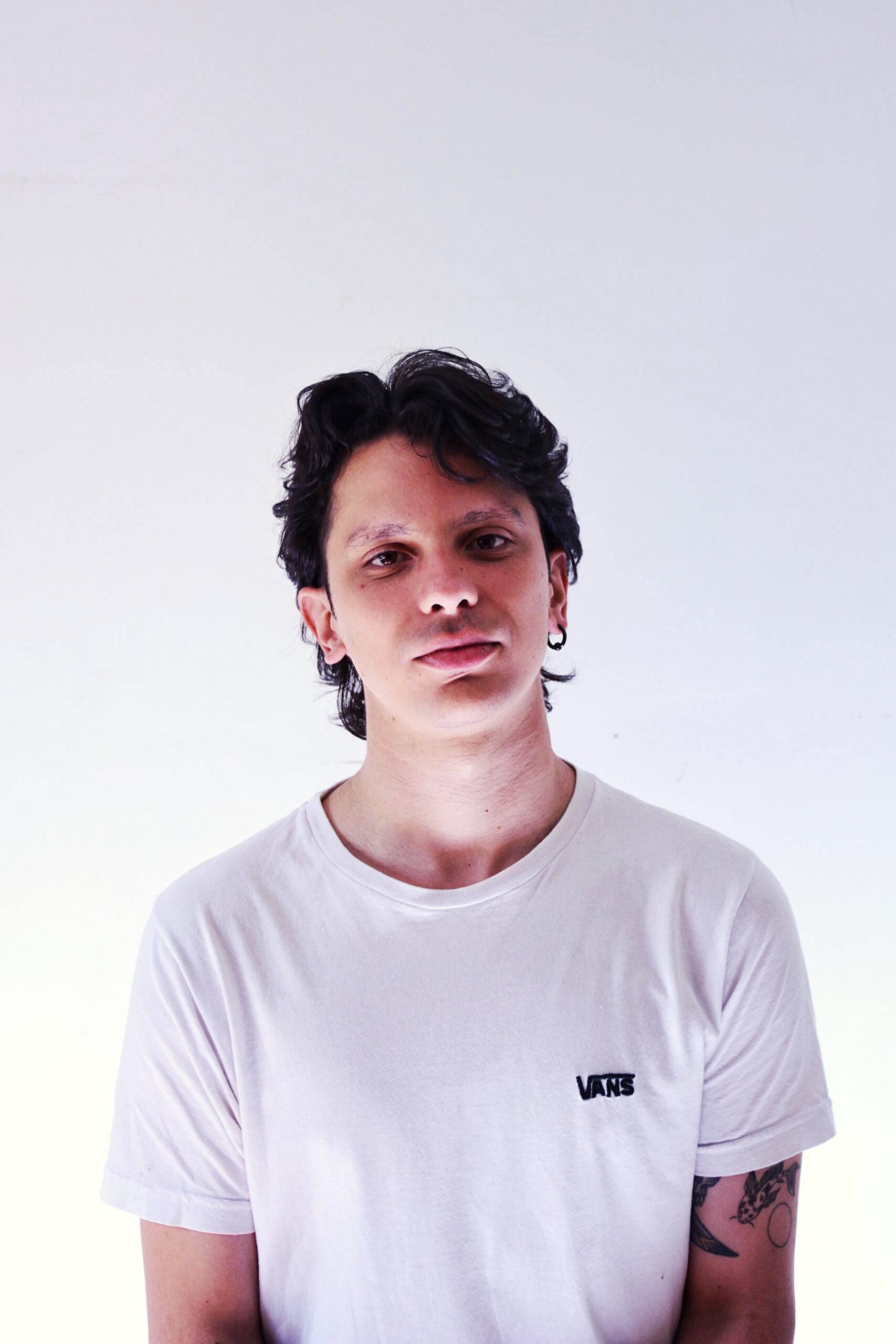 foto.guy.chico.fondo_blanco_