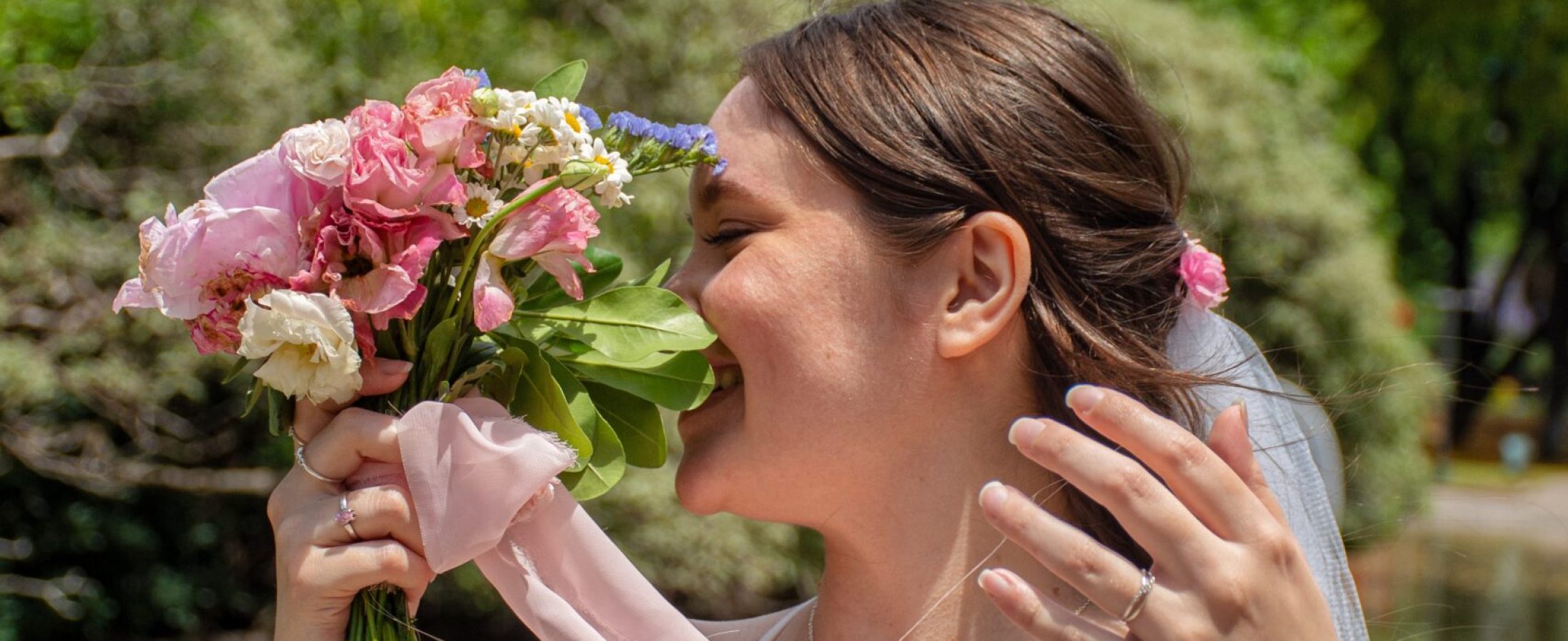 novia_vestido_velo_blanco_flores_ramo_booket