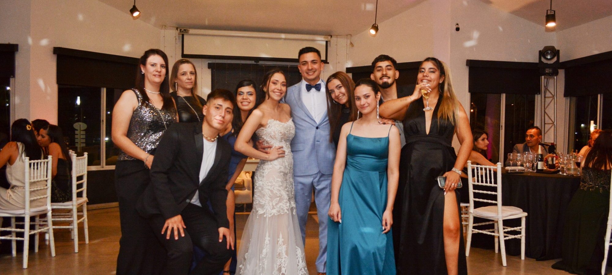 amigos_familia_boda_fiesta_casamiento