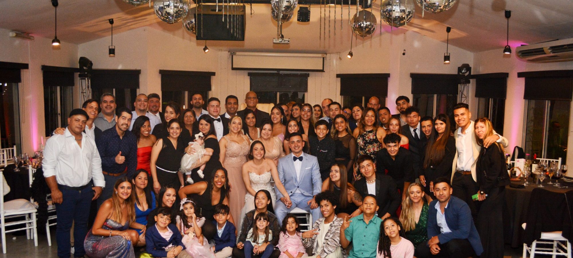 foto_grupal_evento_fiesta_casamiento_noche_presentes