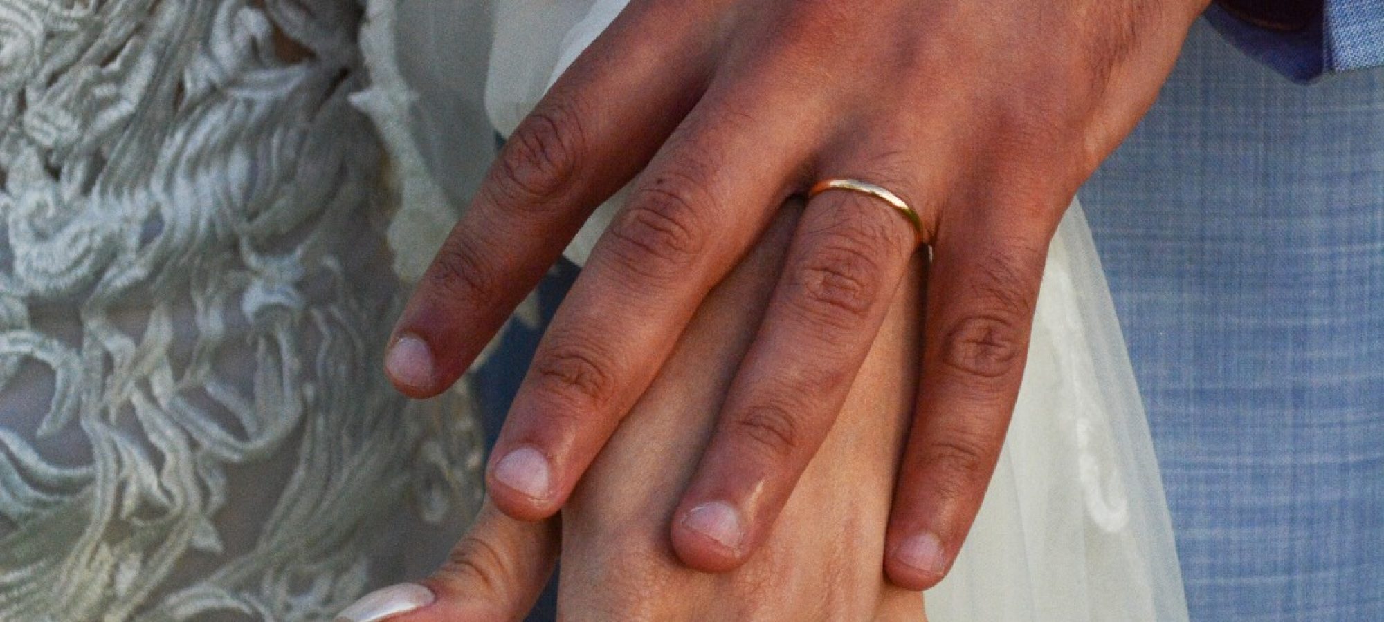 novios_mano_ternura_anillos_fiesta_casamiento_novia_musica_baile_noche