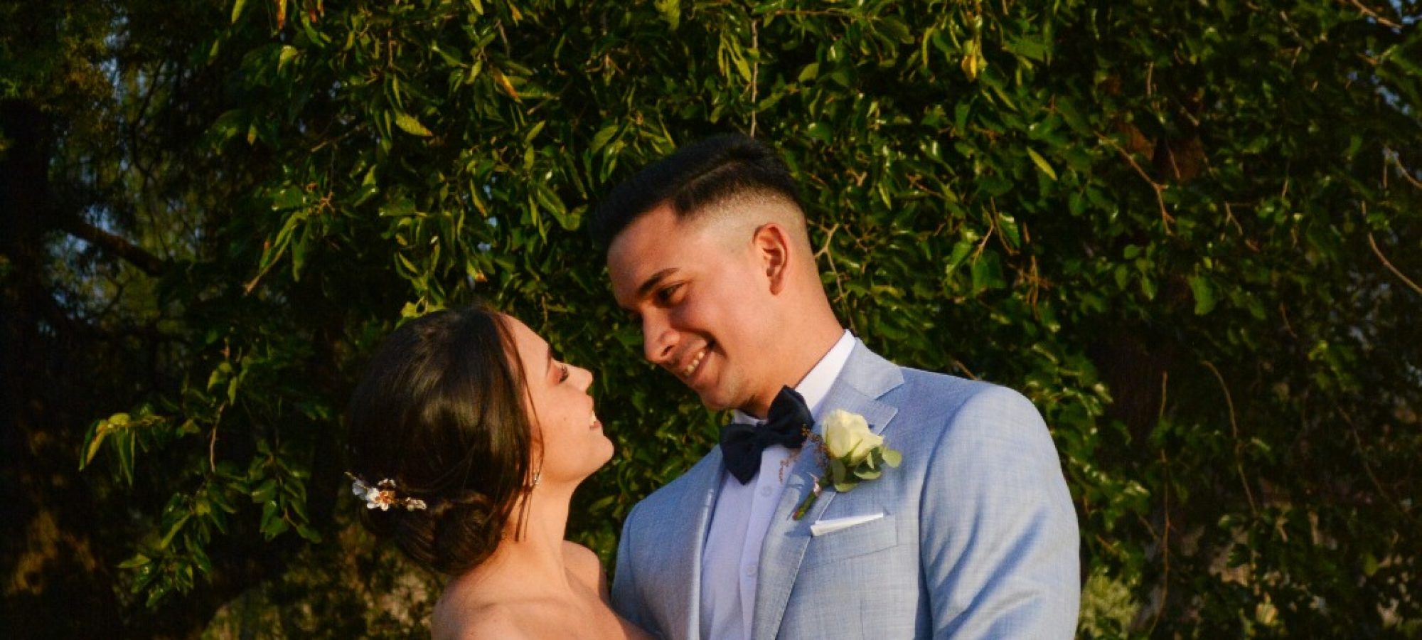 novios_mano_ternura_anillos_fiesta_casamiento_novia_musica_baile_noche